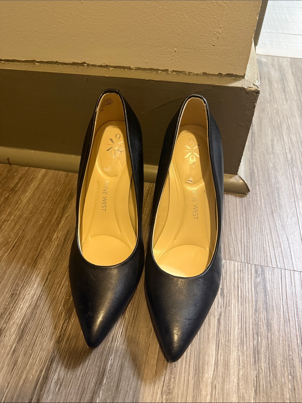 Nine West Black Pointed-Toe Leather Pumps